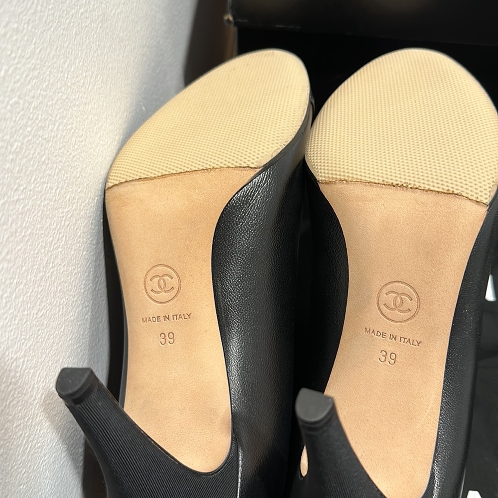 CHANEL Boot - Picture 5 of 7
